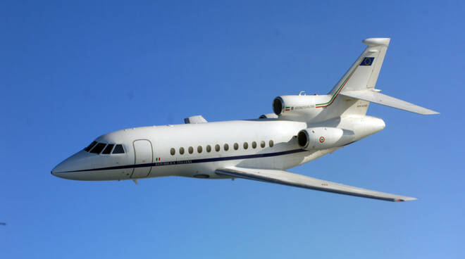 falcon 900