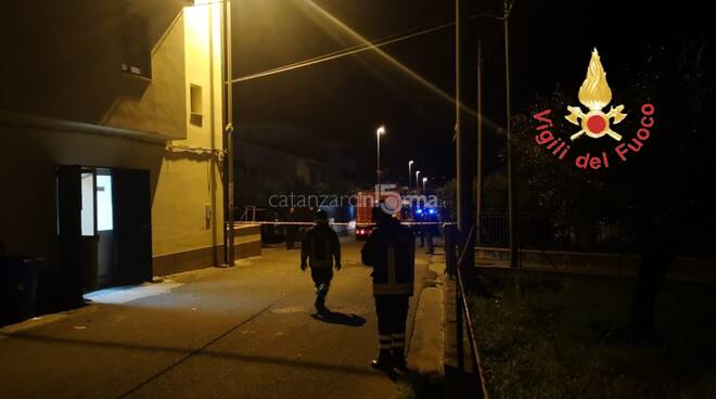 Ordigno esplode a Lamezia terme davanti a locale