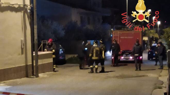 Ordigno esplode a Lamezia terme davanti a locale