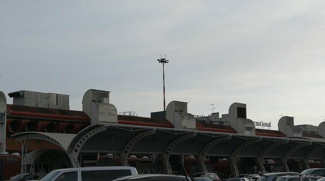 Aeroporto Lamezia esterno 