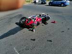 incidente stradale a catanzaro tra due moto e un'auto