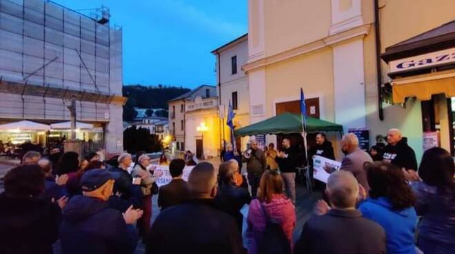 italexit con paragone sit in lamezia terme contro green pass