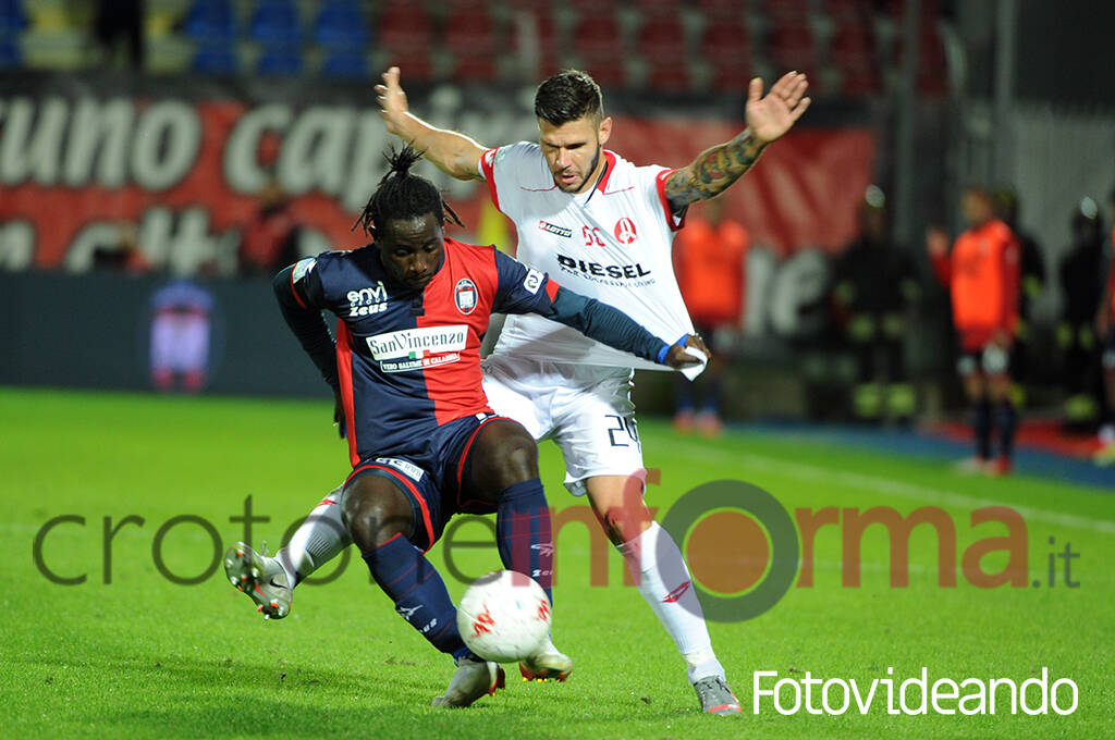 Crotone vs L.R.Vicenza serieBKT