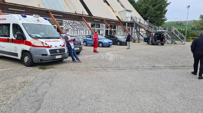 Migranti sbarcati portati al Palagallo