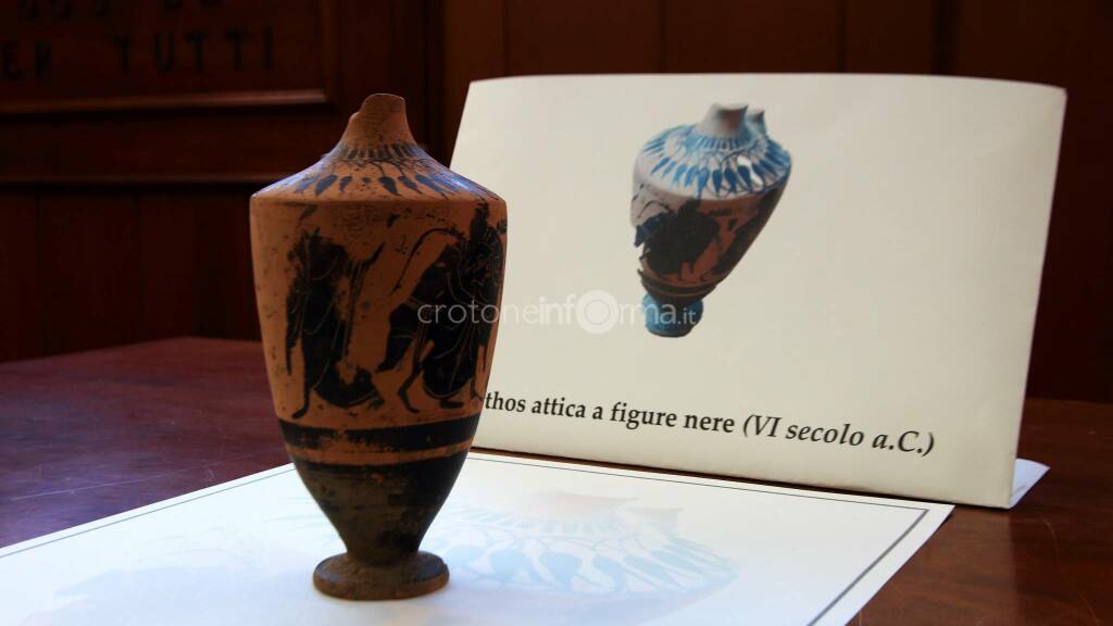 Cerimonia di consegna dei reperti archeologici al Museo