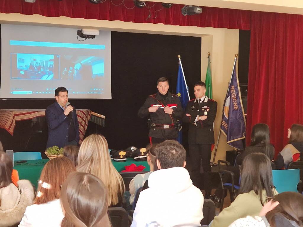 Incontro dei Carabinieri con gli alunni del Liceo Gravina