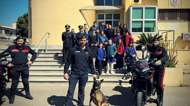 caserma dei Carabinieri apre le porte