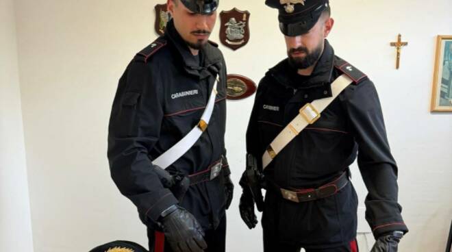 carabinieri ventisette anni che, nonostante fosse sottoposto alla detenzione domiciliare, possedeva, in casa, circa 6 g di cocaina